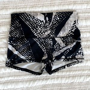 Lululemon Boogie Short Size 10